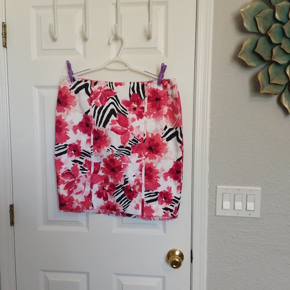 White House Black Market Dresses & Skirts - NWT Bright FLORAL WHBM Skirt! Knee Length |14 | Slightly Stretchy
